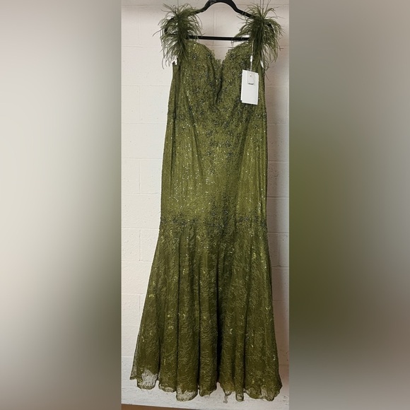 Mac Duggal 20246 Feathered Crystal Embellished Sleeveless Gown - Picture 2 of 12